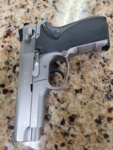 SMITH & WESSON 4006 - 1 of 7