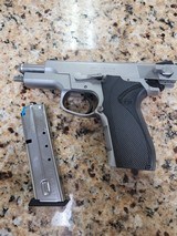 SMITH & WESSON 4006 - 2 of 7