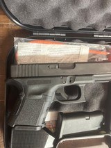 GLOCK 19 CUSTOM - 2 of 5