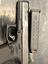 GLOCK 17M - 2 of 7