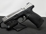 SMITH & WESSON SD40VE - 1 of 2