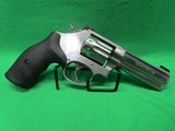 SMITH & WESSON 617-6 - 2 of 7