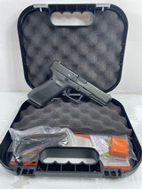 GLOCK Blue Label G17 Gen 5 - 2 of 3