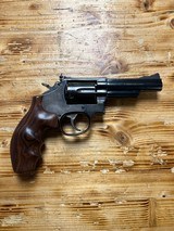 SMITH & WESSON 19-5 - 2 of 2