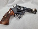 SMITH & WESSON 586 - 2 of 7