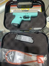 GLOCK 43 - Robin‚‚s Egg Blue / Shimmering Aluminum Cerakot - 4 of 4