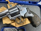 SMITH & WESSON 686 PLUS 3-5-7 MAGNUM SERIES - 4 of 5