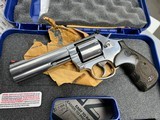 SMITH & WESSON 686 PLUS 3-5-7 MAGNUM SERIES - 1 of 5