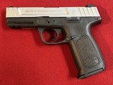 SMITH & WESSON sd40 ve full size two tone - 4 of 7