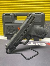 SMITH & WESSON M&P M2.0 40 S&W - 3 of 7