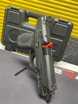 SMITH & WESSON M&P M2.0 40 S&W - 4 of 7