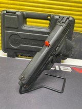 SMITH & WESSON M&P M2.0 40 S&W - 2 of 7