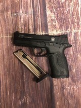 SMITH & WESSON M&P 22 COMPACT - 1 of 7
