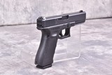 GLOCK 17 Gen4 W/ Glock Factory Night Sights - 4 of 6