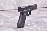 GLOCK 17 Gen4 W/ Glock Factory Night Sights - 4 of 6