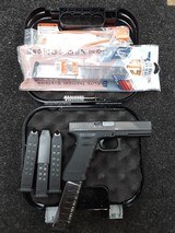 GLOCK 22 GEN 4 W/ EXTENDED MAGAZINE .40 S&W - 2 of 4