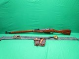 RUSSIAN SERVICE PISTOLS AND RIFLES M91/30 - 1 of 8
