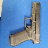GLOCK 22 G22 Gen 5 .40 S&W - 2 of 2