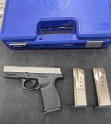 SMITH & WESSON SD40 .40 S&W - 1 of 2