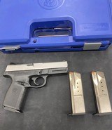 SMITH & WESSON SD40 .40 S&W - 2 of 2