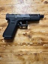 GLOCK 17 Custom, Night Sights & More - 3 of 4