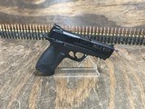 SMITH & WESSON M&P 22 COMPACT - 2 of 4
