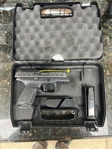 BERETTA USA APX Compact - 1 of 3