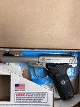 SMITH & WESSON SW22 Victory Pistol and Range Kit .22 LR - 1 of 3