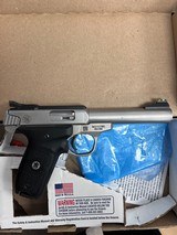 SMITH & WESSON SW22 Victory Pistol and Range Kit .22 LR - 2 of 3