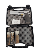 BROWNING Hi-Power Silver/Chrome w/4 Mags, Hard Case 1982 Build - 2 of 5