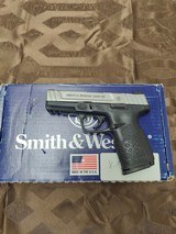 SMITH & WESSON SD40 VE - 223400 - 1 of 7