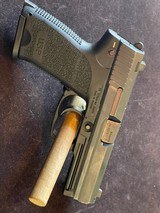 HECKLER & KOCH H&K USP 9MM w/ 2 Mags - 7 of 7