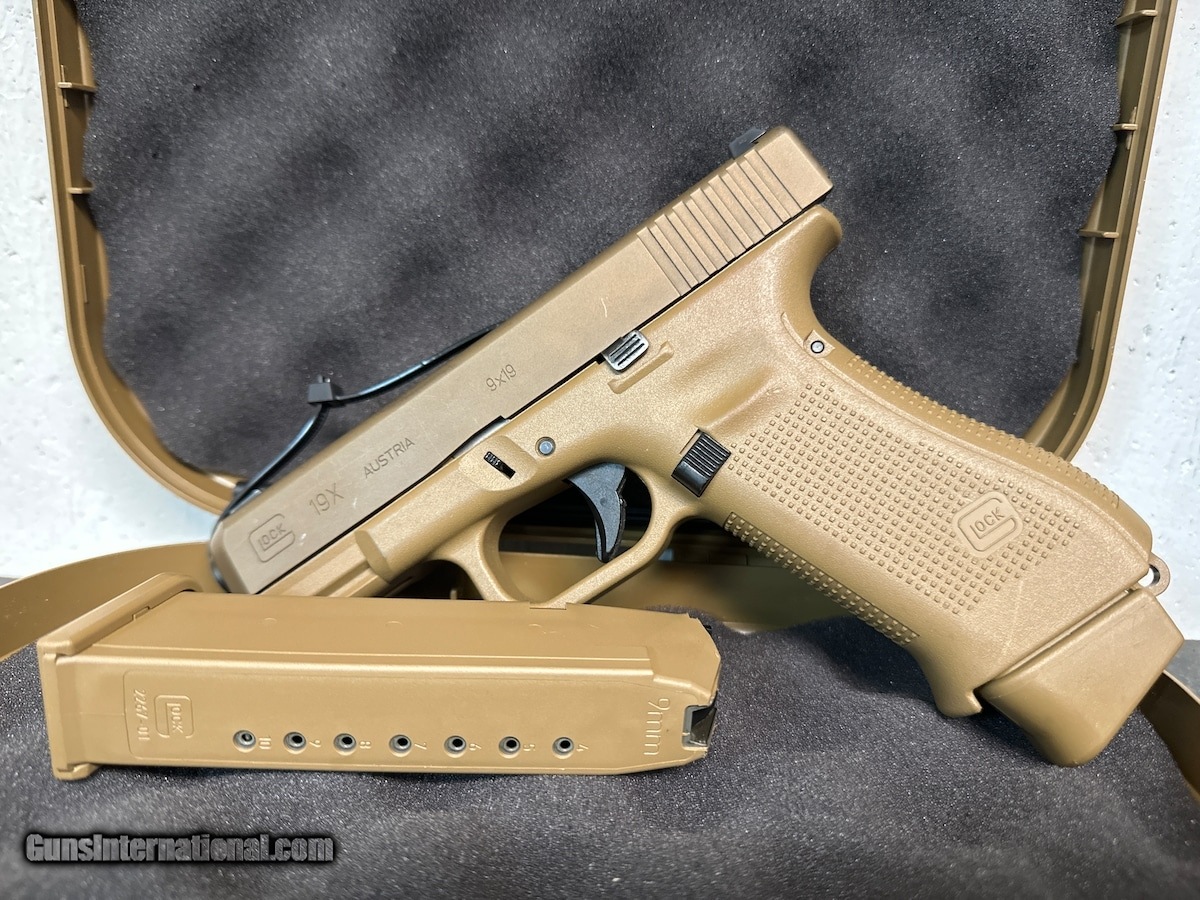 GLOCK 19 19x G19X FDE Gen 5 / Night Sights / 3 Mags like new