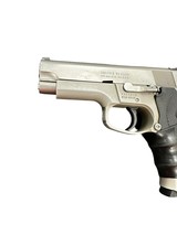 SMITH & WESSON MODEL 4043 - 4 of 6