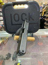 GLOCK 17Gen5 - 2 of 3