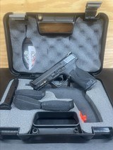 SMITH & WESSON M&P40 M2.0 - 1 of 3