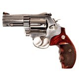 SMITH & WESSON MODEL 686-6 PLUS DELUXE - 1 of 5