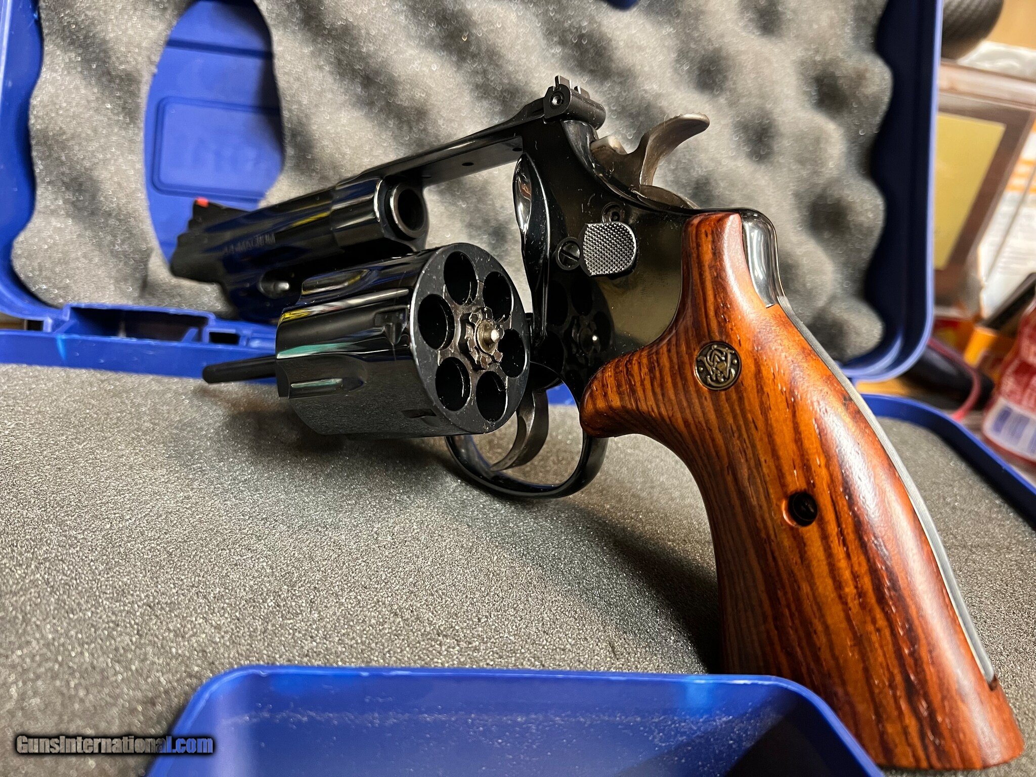 SMITH & WESSON MODEL 29-10 CLASSIC