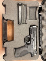 SMITH & WESSON M&P40 .40 S&W - 1 of 4