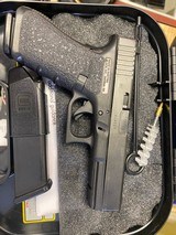 GLOCK G22 .40 S&W - 2 of 2