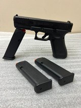 GLOCK 22 G22 Gen 5 .40 S&W - 2 of 7