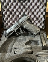 HECKLER & KOCH VP9 - 2 of 2