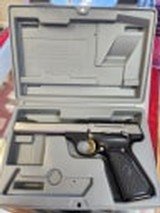 BROWNING Buck Mark 22 .22 LR - 1 of 2