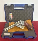 SMITH & WESSON 629 Deluxe 44 Rem Mag - 1 of 2