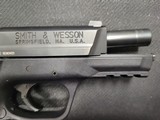SMITH & WESSON M&P40 - 4 of 5