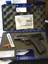 SMITH & WESSON 22A .22 LR - 1 of 7