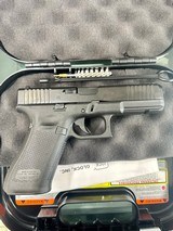 GLOCK 17 GEN 5 - 1 of 5