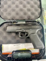 GLOCK 17 GEN 5 - 2 of 5