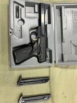 BROWNING Buck Mark 22LR - 4 of 4