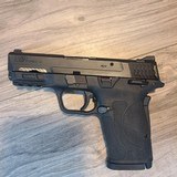 SMITH & WESSON M&P 9 sheild - 6 of 7